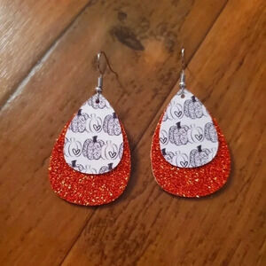 𝅺FAUX leather earrings